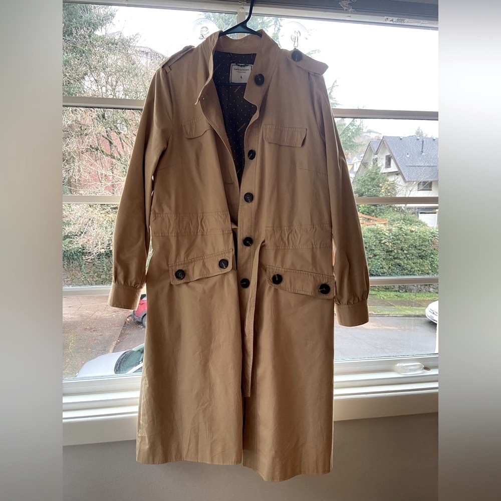 Belle & Bloom
Carlisle Button Front Trench Coat - Camel L - Picture 3 of 6